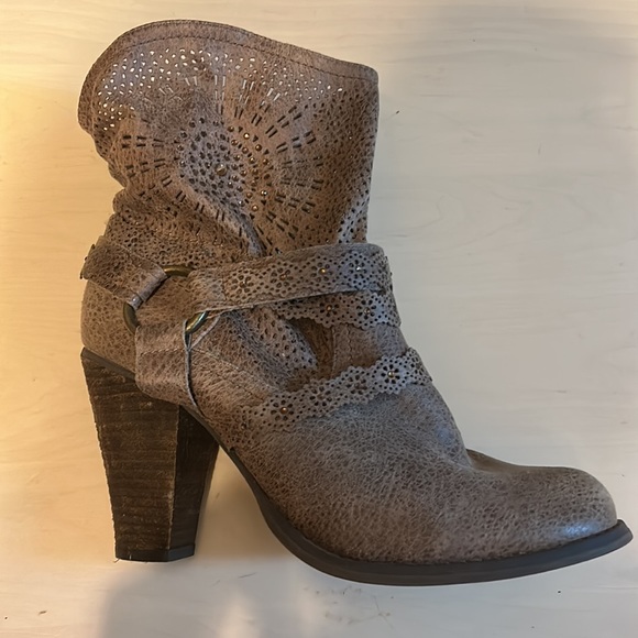 Cowboy boots - Picture 2 of 2